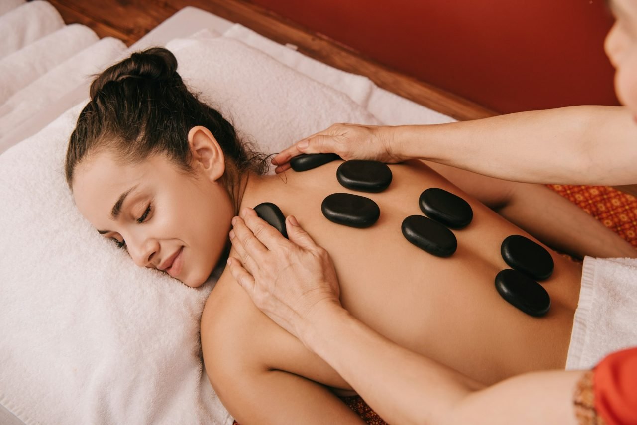 cropped-view-of-masseur-doing-hot-stone-massage-to-woman-in-spa-salon.jpg